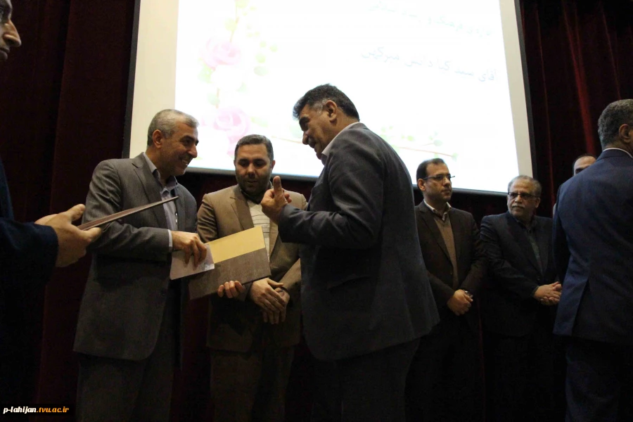 همایش تجلیل ازپژوهشگران هفته پژوهششهرستان لاهیجان   در آموزشکده فنی شهید رجایی 9