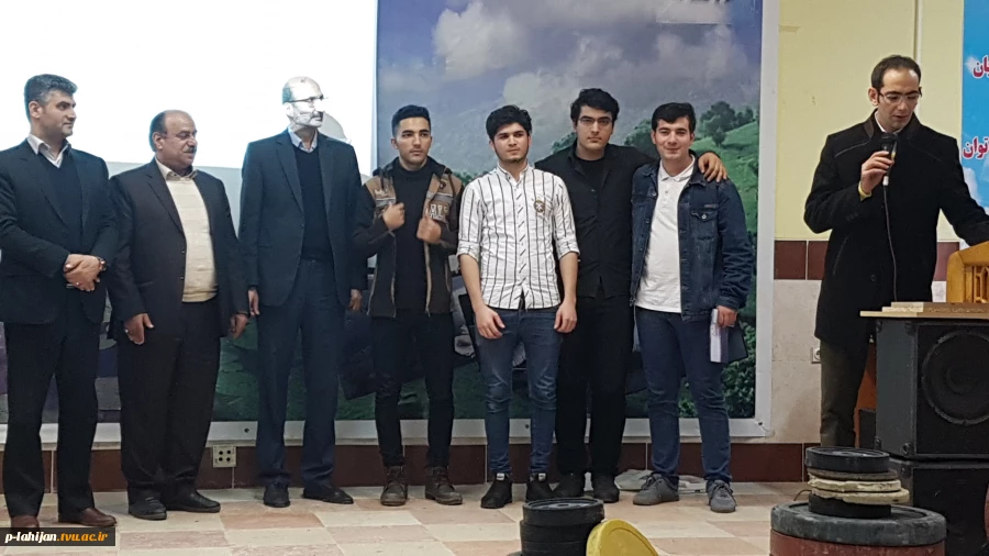کسب مقام سوم مسابقات استانی سازه ماکارونی توسط دانشجویان رشته معماری  2