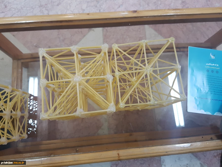 کسب مقام سوم مسابقات استانی سازه ماکارونی توسط دانشجویان رشته معماری  3