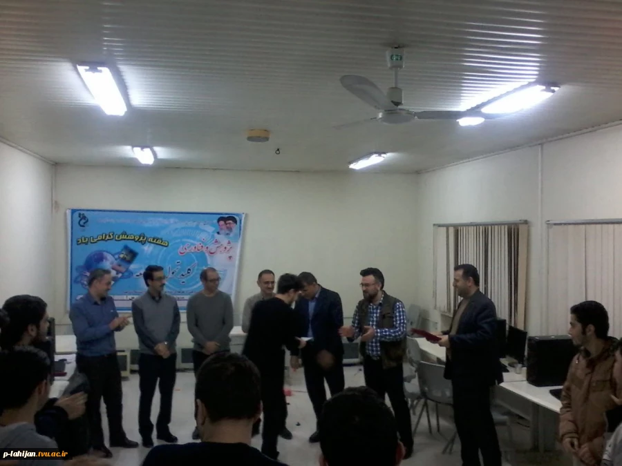 کسب مقام دوم مسابقات ACM2018  توسط  دانشجویان رشته کامپیوتر  3