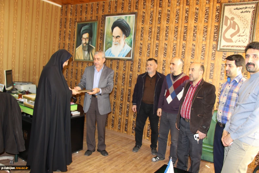 تجلیل از  خانم بذرافشان همکار آموزشکده فنی شهید رجایی لاهیجان به مناسبت میلاد حضرت فاطمه الزهرا (س) 2