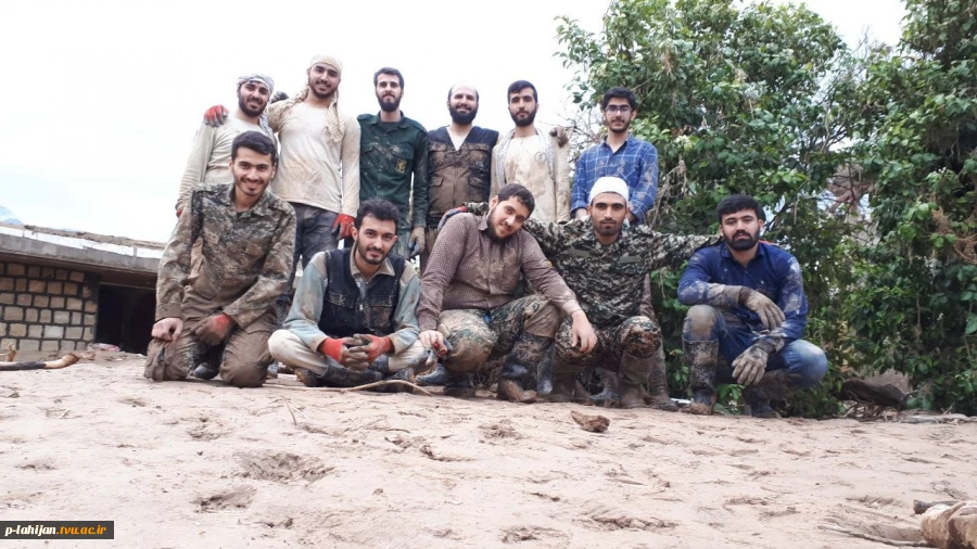 حضور مسئول بسیج دانشجویی آموزشکده در مناطق سیل زده خوزستان