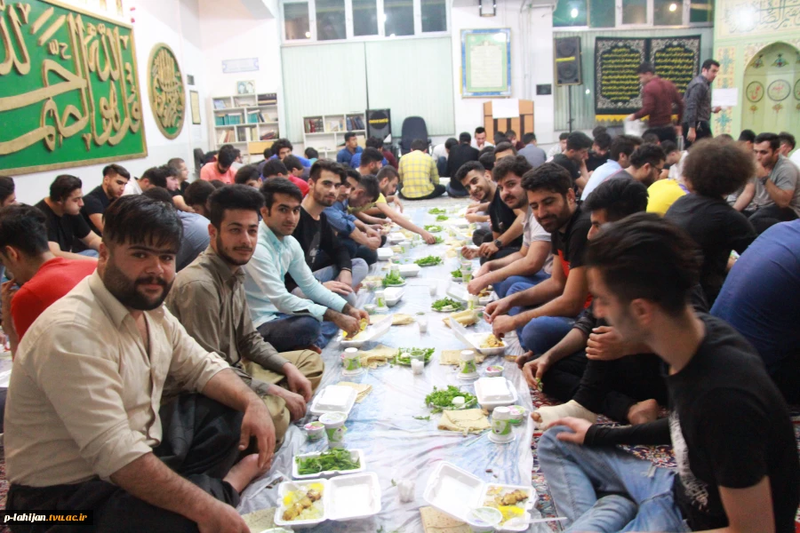 افطاری در ماه مبارک رمضان  به دانشجویان خوابگاهی به مناسبت  شب میلاد امام حسن مجتبی (ع)