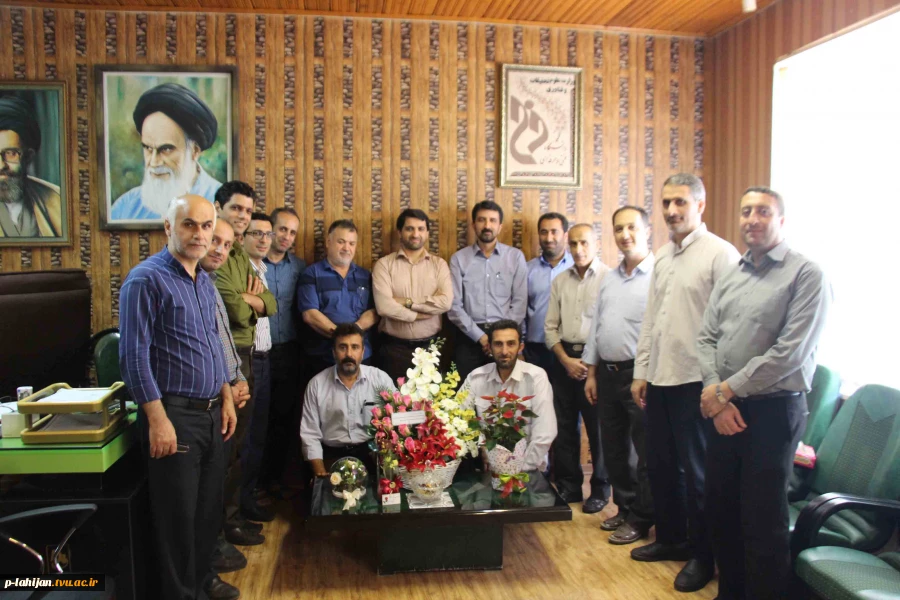 عرض تبربک همکاران آموزشکده به ریاست مرکز شهید رجایی آقای دکتر پنج مینی 4