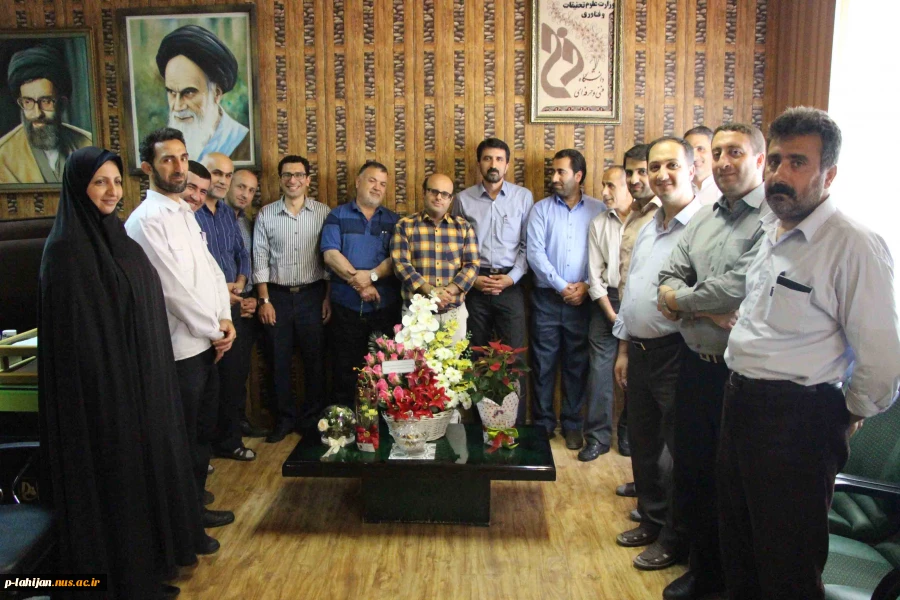 عرض تبربک همکاران آموزشکده به ریاست مرکز شهید رجایی آقای دکتر پنج مینی 6