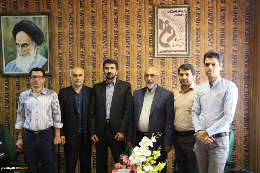 در راستای برند سازی آموزشکده لاهیجان  جلسه ای با حضور خیر لاهیجانی آقای یعقوبی 7