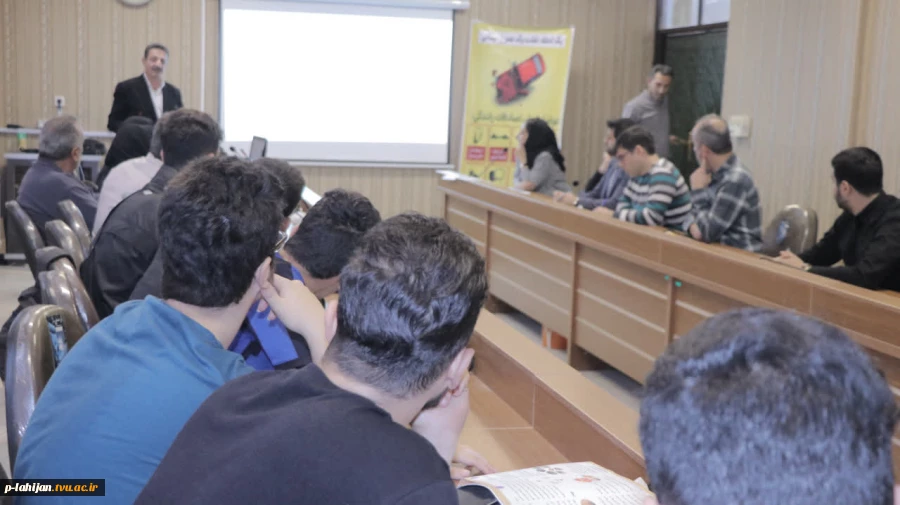 کارگاه آموزشی پیشگیری از حوادث ترافیکی و کمک های اولیه در تصادفات - آموزشکده ملی مهارت شهید رجایی لاهیجان 5