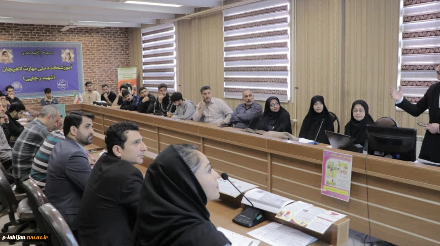 کارگاه آموزشی پیشگیری از حوادث ترافیکی و کمک های اولیه در تصادفات - آموزشکده ملی مهارت شهید رجایی لاهیجان 8