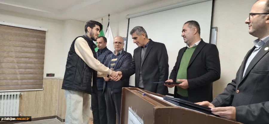 کسب مقام اول دانشجو علی زارعی عضو تیم مناظره «تلاقی اندیشه» در مسابقات ملی مناظره دانشجویی گیلان-آموزشکده ملی مهارت لاهیجان(شهید رجایی) آذر1404 7