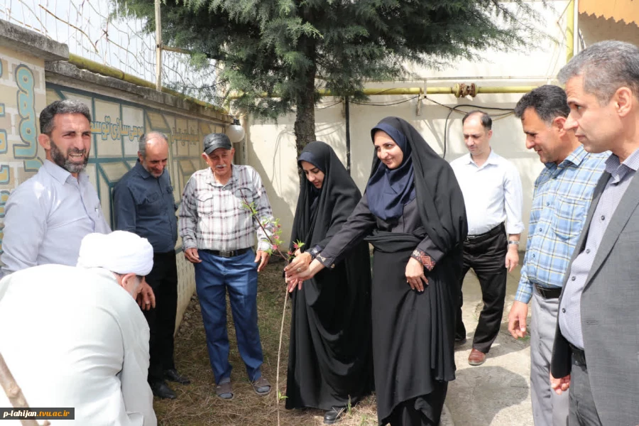 پویش درختکاری دانشگاهیان به نیابت از شهدا، در دانشگاه ملی مهارت واحد شهید رجایی لاهیجان  12