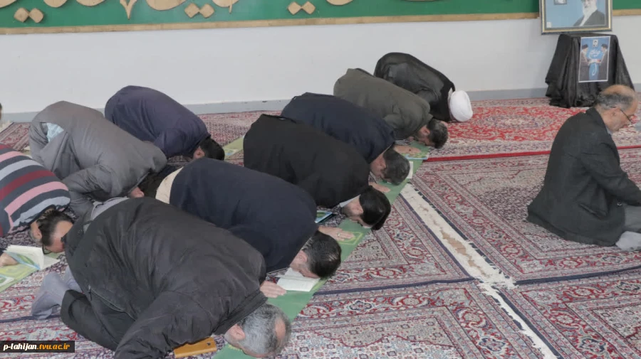 برگزاری مراسم پرفیض قرائت زیارت عاشورا در دهه مبارکه کرامت و بزرگداشت شهادت رهبر انقلاب ، فرماندهان و سایر شهدای ایران اسلامی در دانشگاه ملی مهارت واحد لاهیجان(شهید رجایی) 3