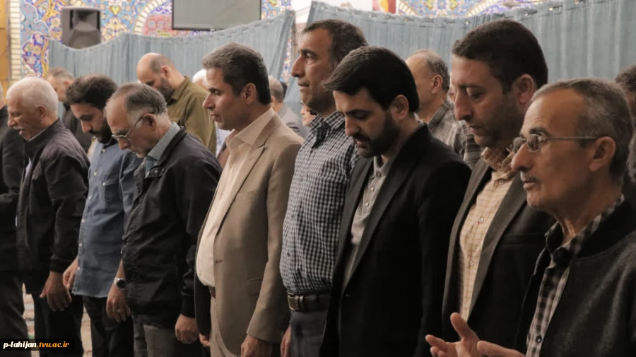 حضور ریاست و کارکنان دانشگاه ملی مهارت واحد لاهیجان در مزار شهدا و حرم آقا سید جلال الدین اشرف (ع) آستانه اشرفیه، به مناسبت ولادت با سر سعادت امام رضا (ع) 7