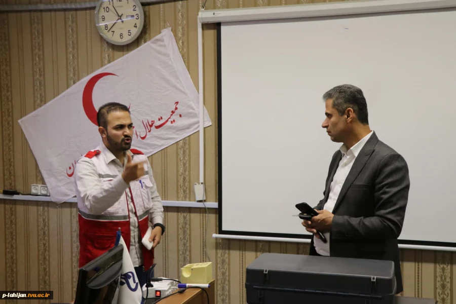 برگزاری کارگاه آموزشی آمادگی عمومی و اقدامات ایمنی (کمک های اولیه) به مناسبت روز هلال احمر در دانشگاه ملی مهارت واحد لاهیجان(شهید رجایی) 2