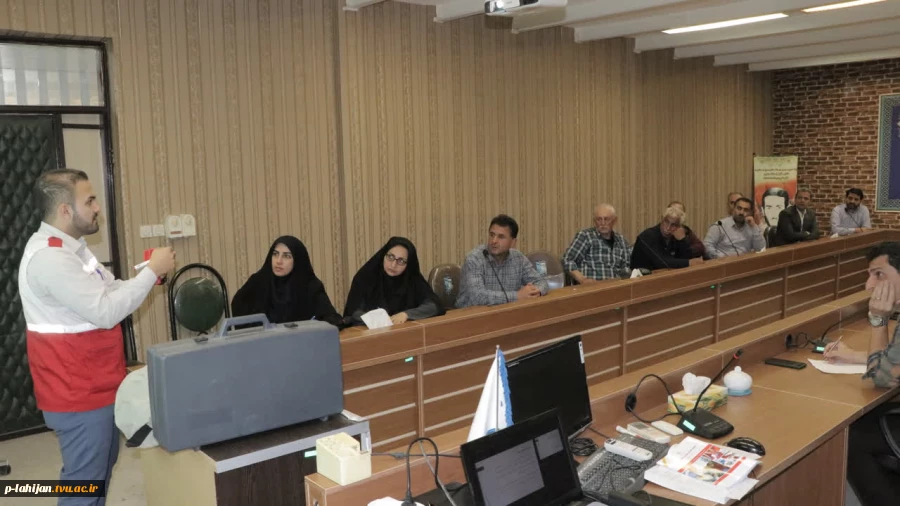 برگزاری کارگاه آموزشی آمادگی عمومی و اقدامات ایمنی (کمک های اولیه) به مناسبت روز هلال احمر در دانشگاه ملی مهارت واحد لاهیجان(شهید رجایی) 7