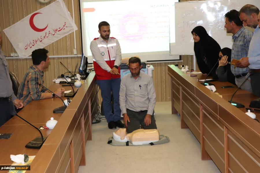 برگزاری کارگاه آموزشی آمادگی عمومی و اقدامات ایمنی (کمک های اولیه) به مناسبت روز هلال احمر در دانشگاه ملی مهارت واحد لاهیجان(شهید رجایی) 17