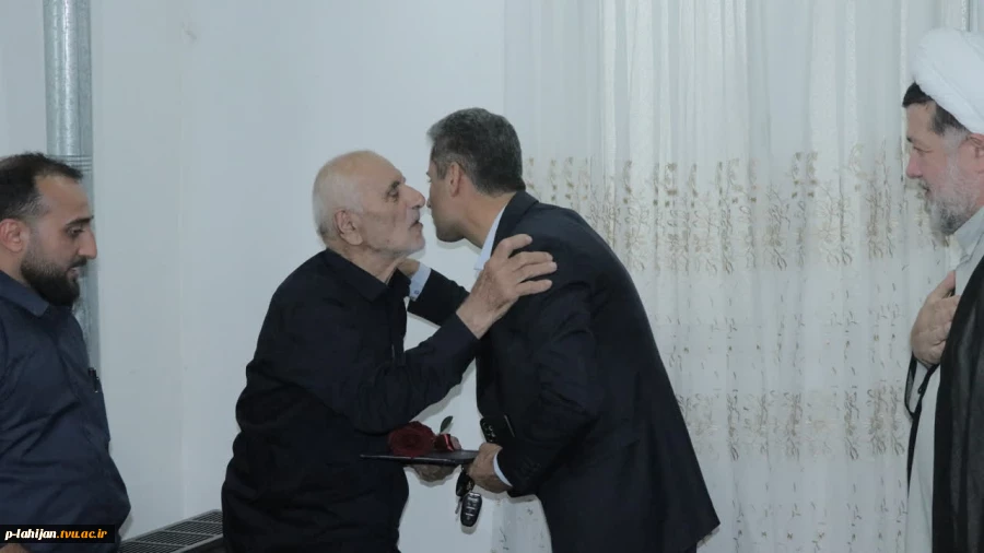 دیدار سرپرست و مسئولین دانشگاه ملی مهارت لاهیجان با خانواده شهید «عابدینی» و جانباز «حسن مهدی پور» 3